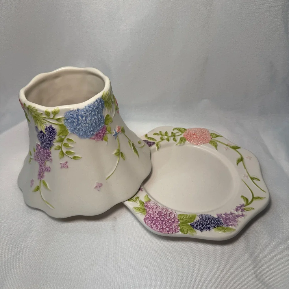 Yankee Candle Floral Hydrangea Lilac Butterfly Ceramic Shade and Tray Set White
